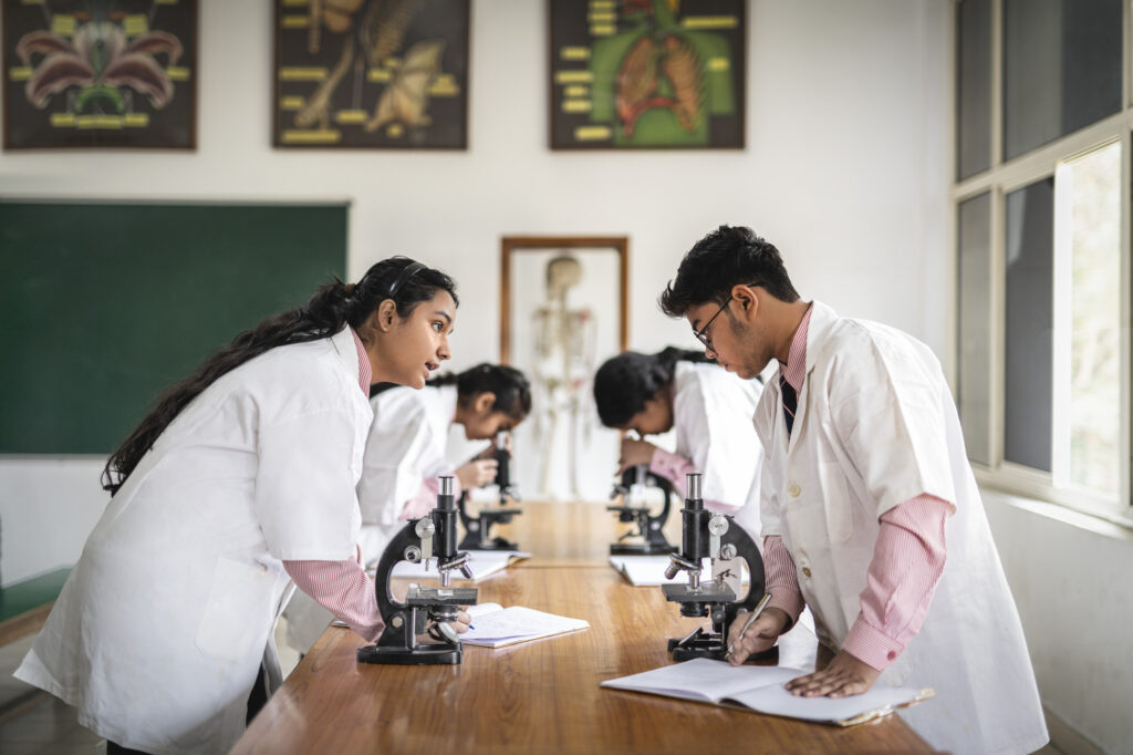 Science Lab – Indus Valley Public School in Noida | Top CBSE School