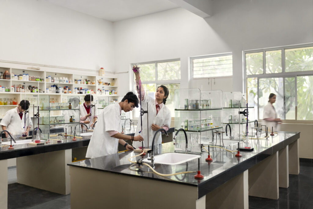 Science Lab – Indus Valley Public School in Noida | Top CBSE School
