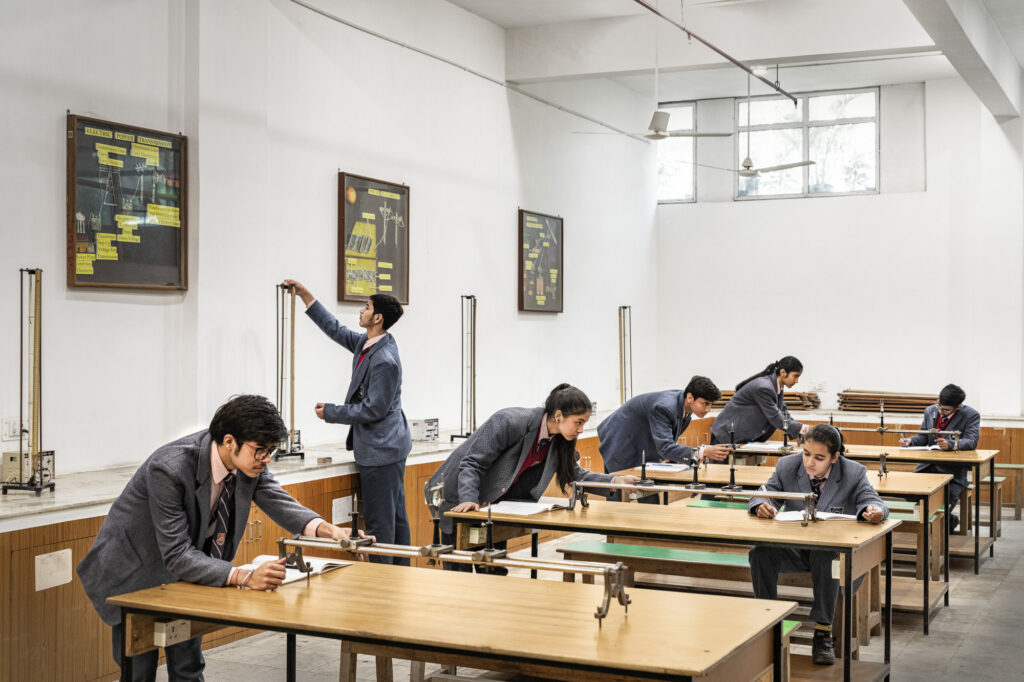 Science Lab – Indus Valley Public School in Noida | Top CBSE School